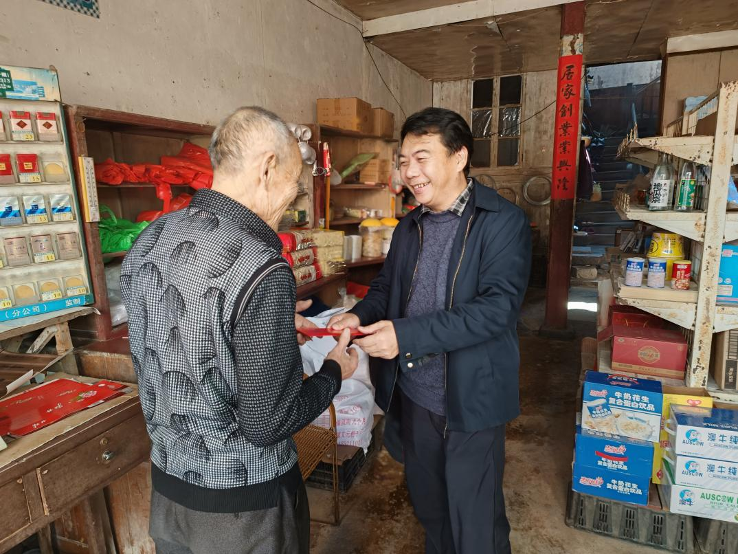 市國投公司下屬企業(yè)閩東能源公司陪同市政協(xié)領(lǐng)導(dǎo)到古田縣南陽村開展走訪慰問活動